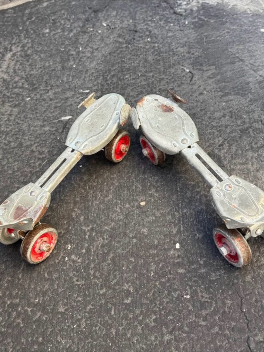 Antique “Hustler Speed King” adjustable metal roller skates -silver w/red wheels